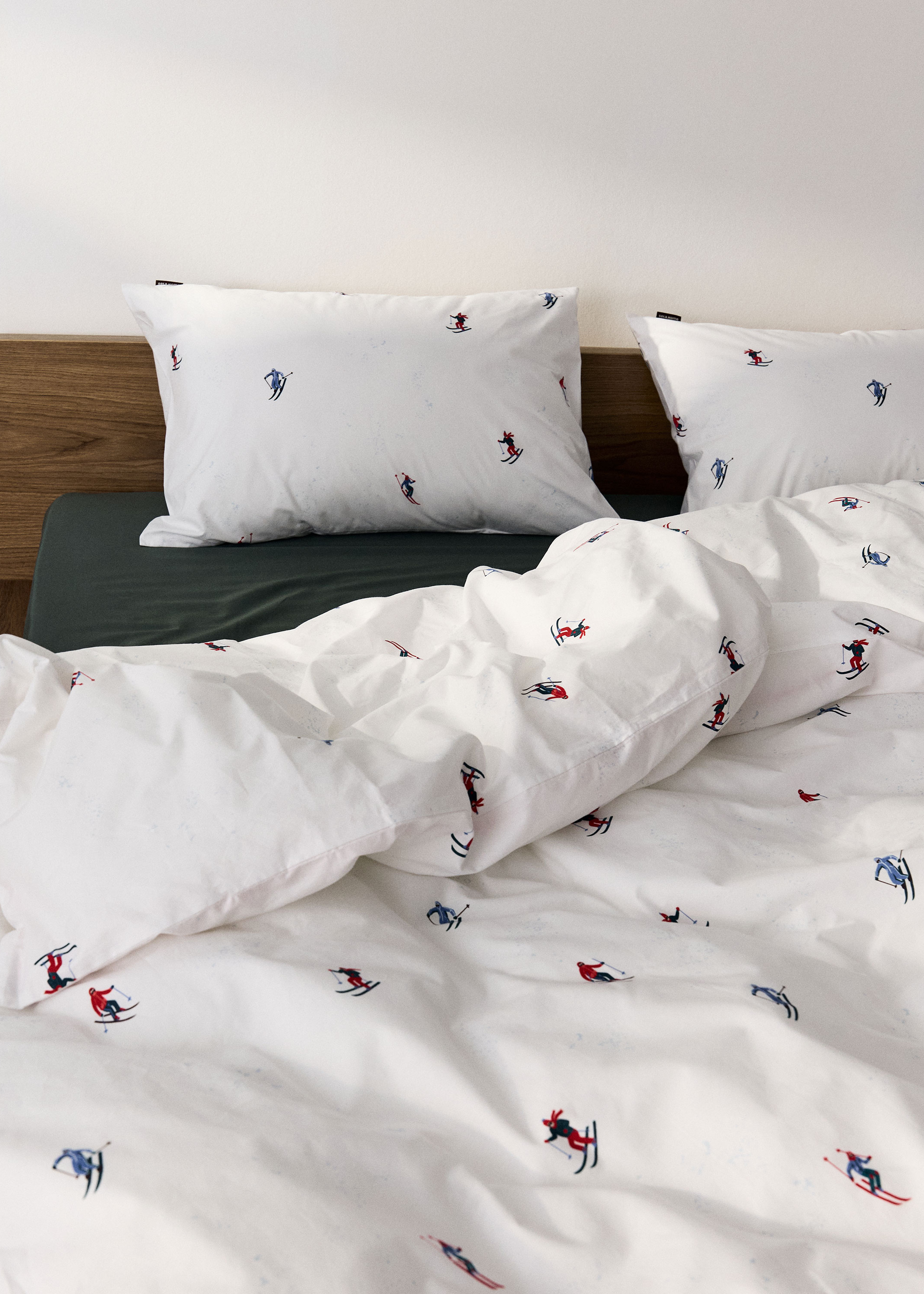 Статуэтки, фарфор и даже светильники: 26 подарков на зимние праздники для тех, кто любит уют (фото 6)