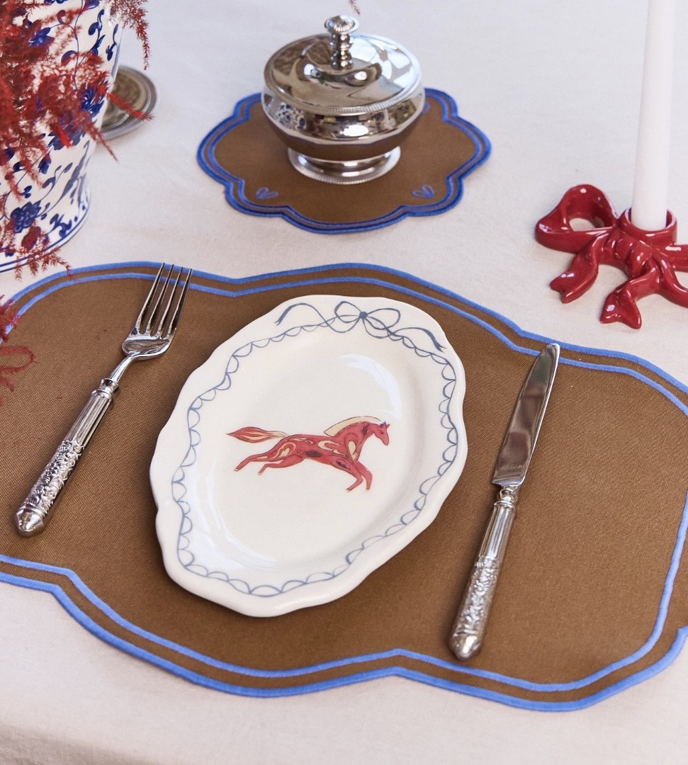 Статуэтки, фарфор и даже светильники: 26 подарков на зимние праздники для тех, кто любит уют (фото 11)