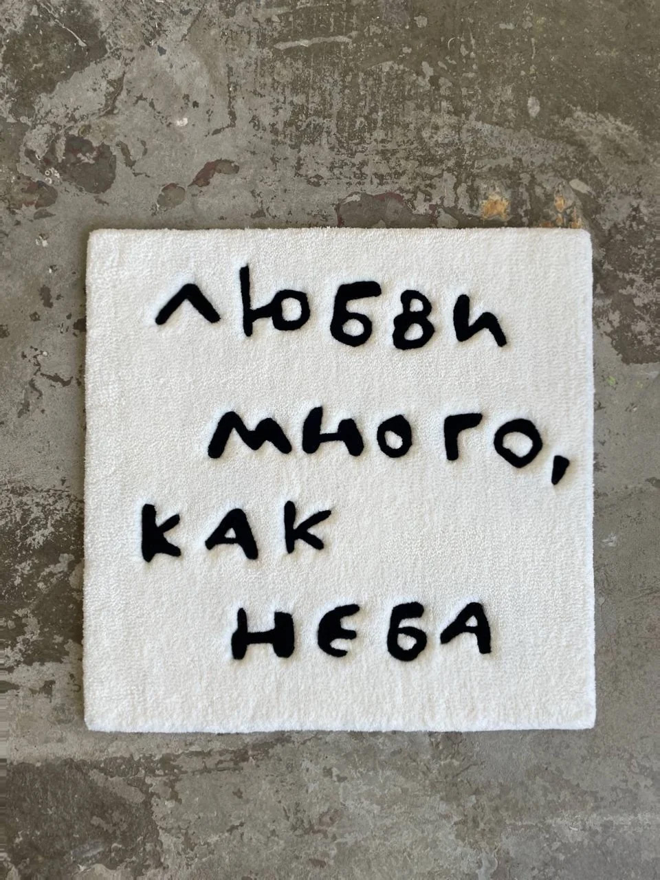 Статуэтки, фарфор и даже светильники: 26 подарков на зимние праздники для тех, кто любит уют (фото 13)