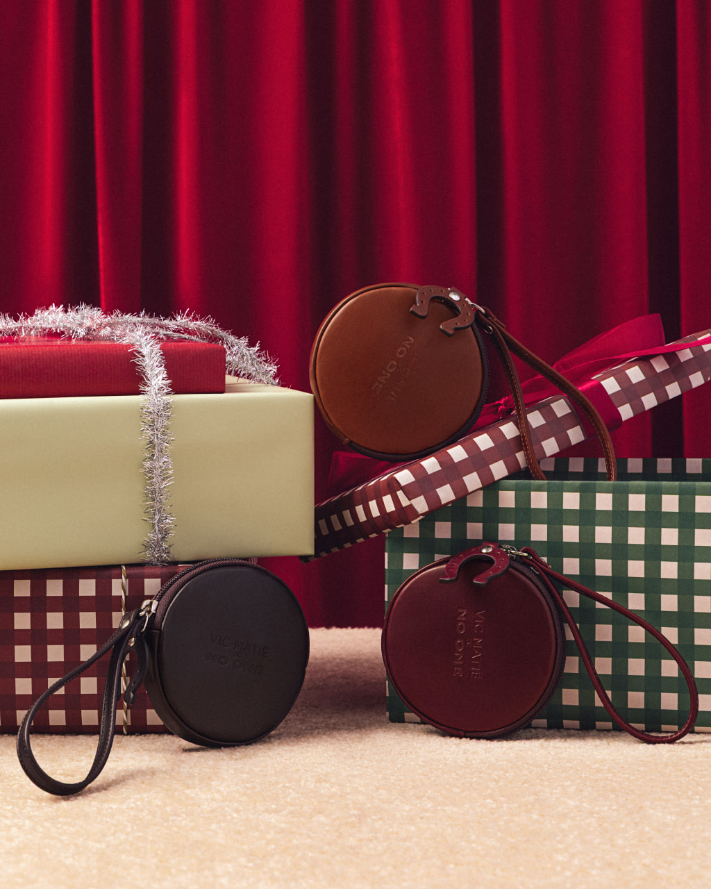 Сеть мультибрендовых бутиков No One запустила праздничную кампанию (фото 3)