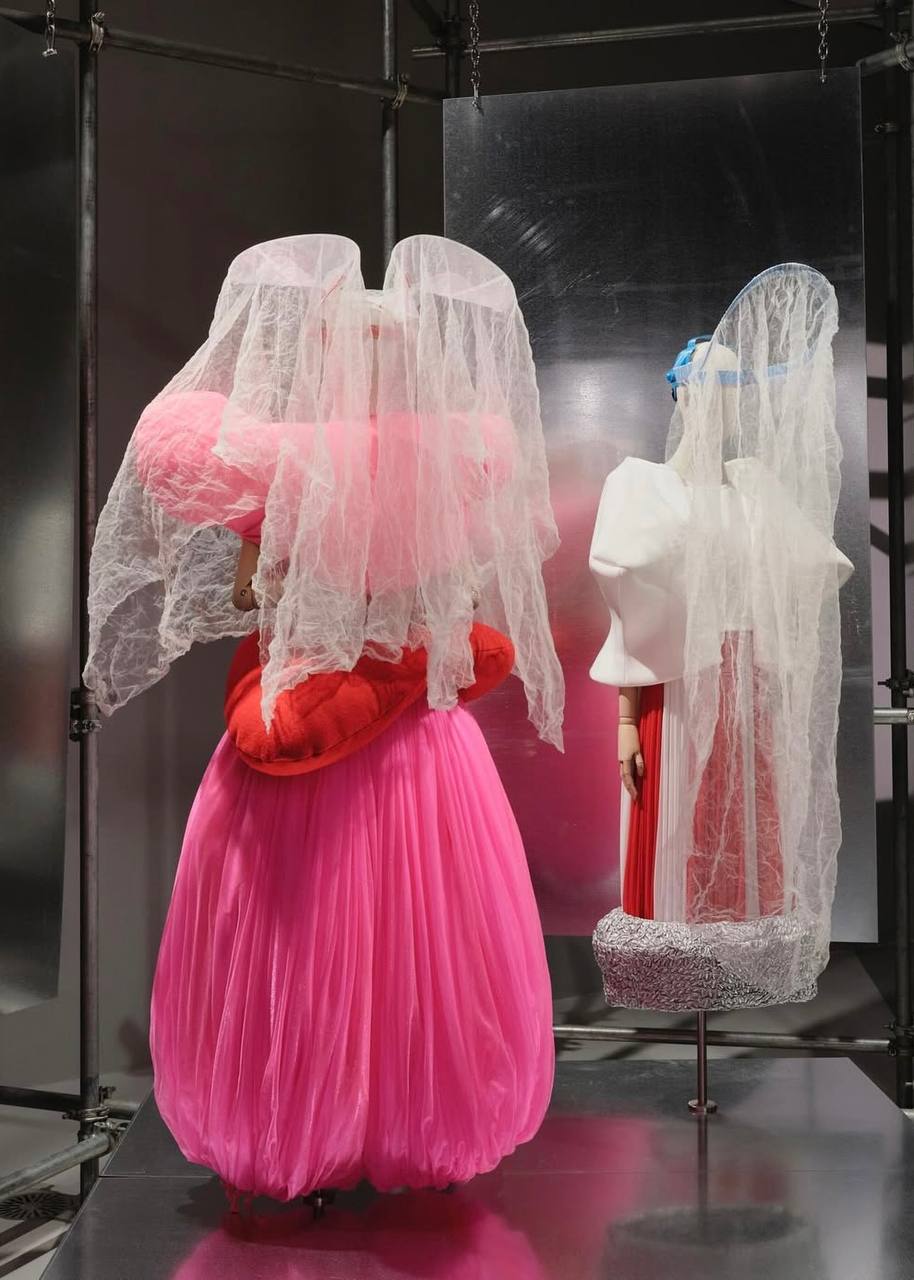 В Национальной галерее Виктории в Мельбурне открылась выставка Westwood | Kawakubo (фото 9)