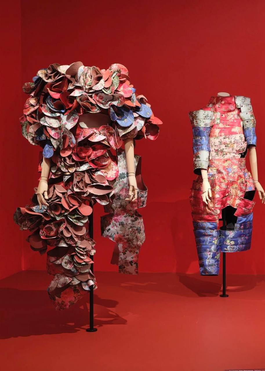 В Национальной галерее Виктории в Мельбурне открылась выставка Westwood | Kawakubo (фото 1)