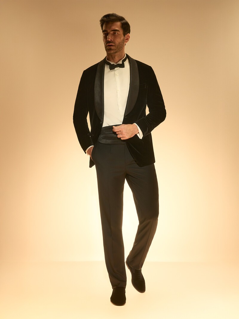 Смокинги, оверсайз-пиджаки и худи: в чем встречать Новый год 2026 мужчинам (фото 2)