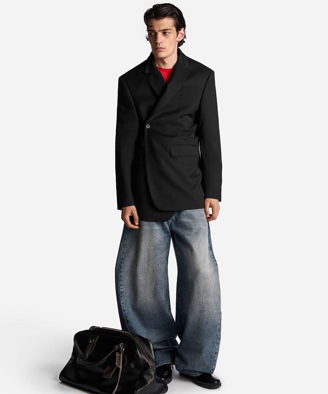 Смокинги, оверсайз-пиджаки и худи: в чем встречать Новый год 2026 мужчинам (фото 3)