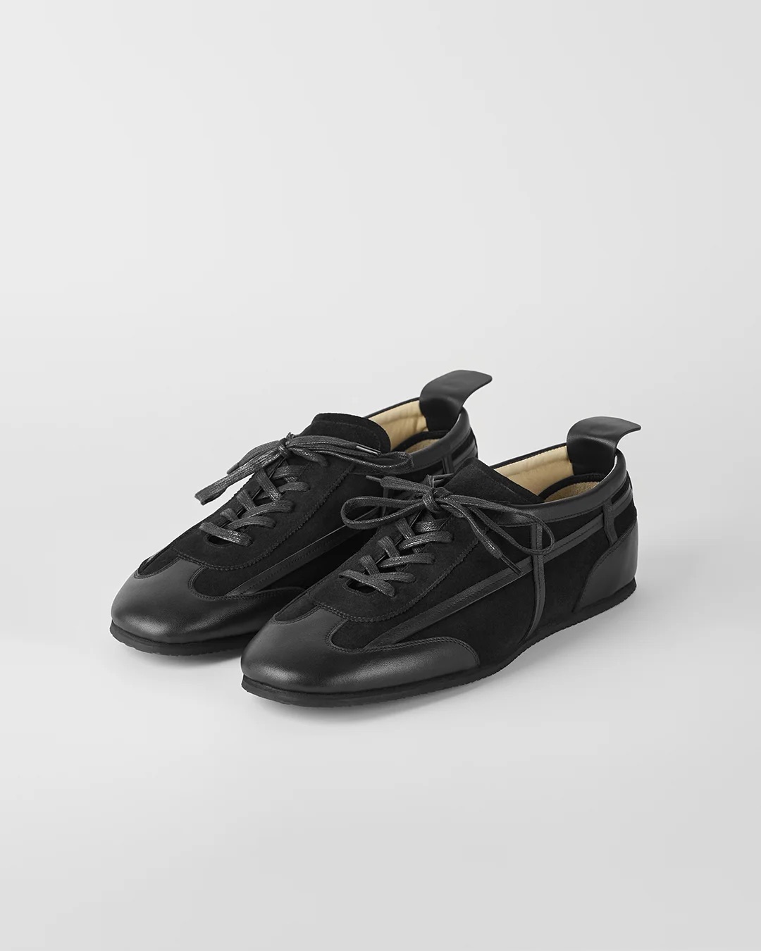 Смокинги, оверсайз-пиджаки и худи: в чем встречать Новый год 2026 мужчинам (фото 6)