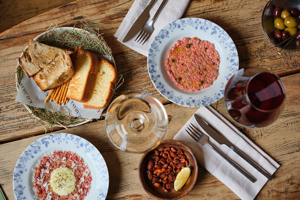 Новости ресторанов: оливье с авокадо, ребра «Кальби» и орешки в чили-карамели (фото 11)