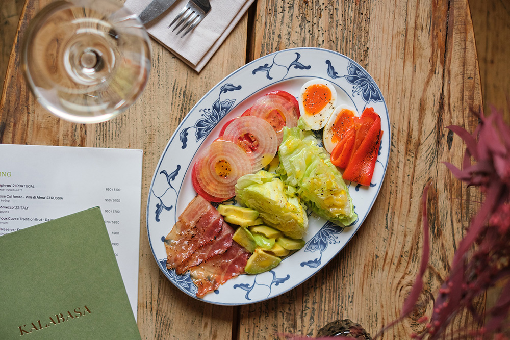 Новости ресторанов: оливье с авокадо, ребра «Кальби» и орешки в чили-карамели (фото 12)