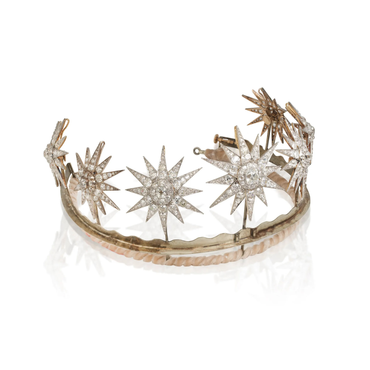 Украшения леди Гленконнер распродали на аукционе Bonhams (фото 1)