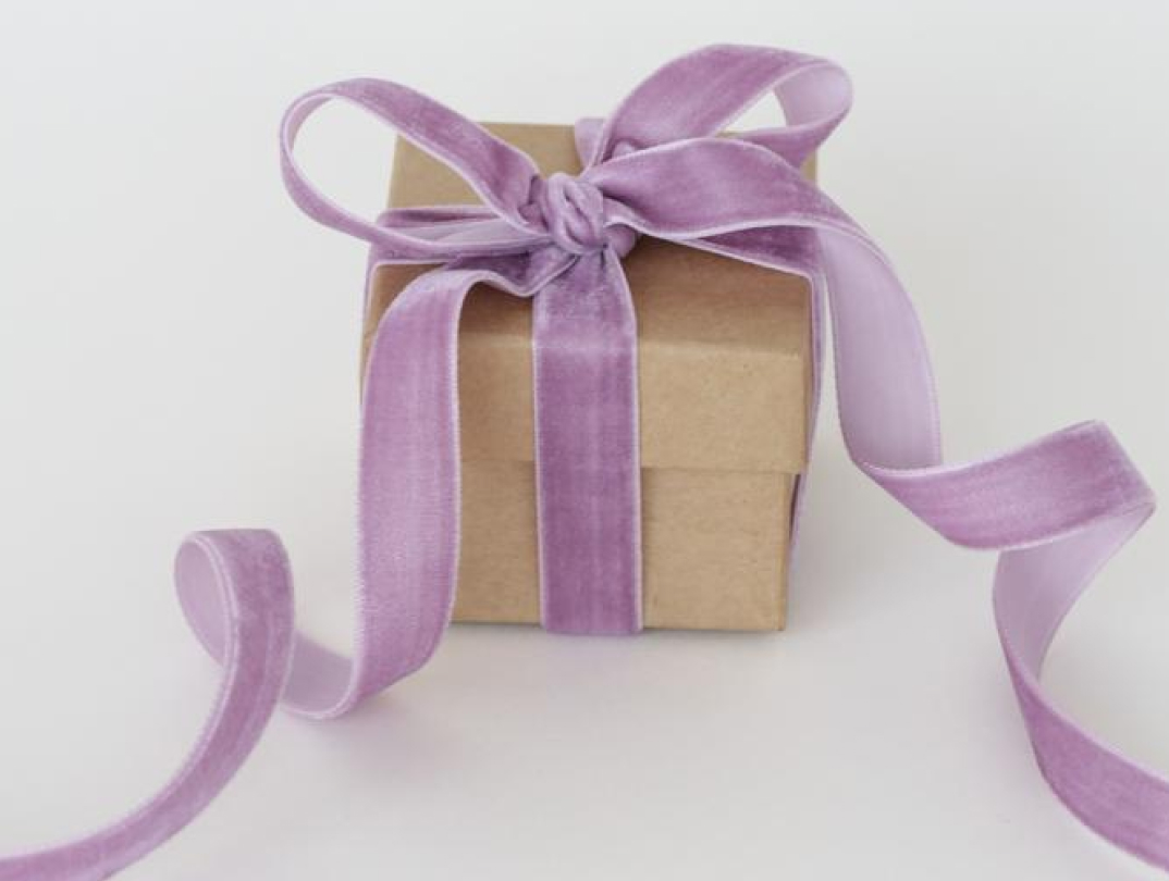 Встречают по обертке: варианты упаковки подарков к Новому году (фото 10)