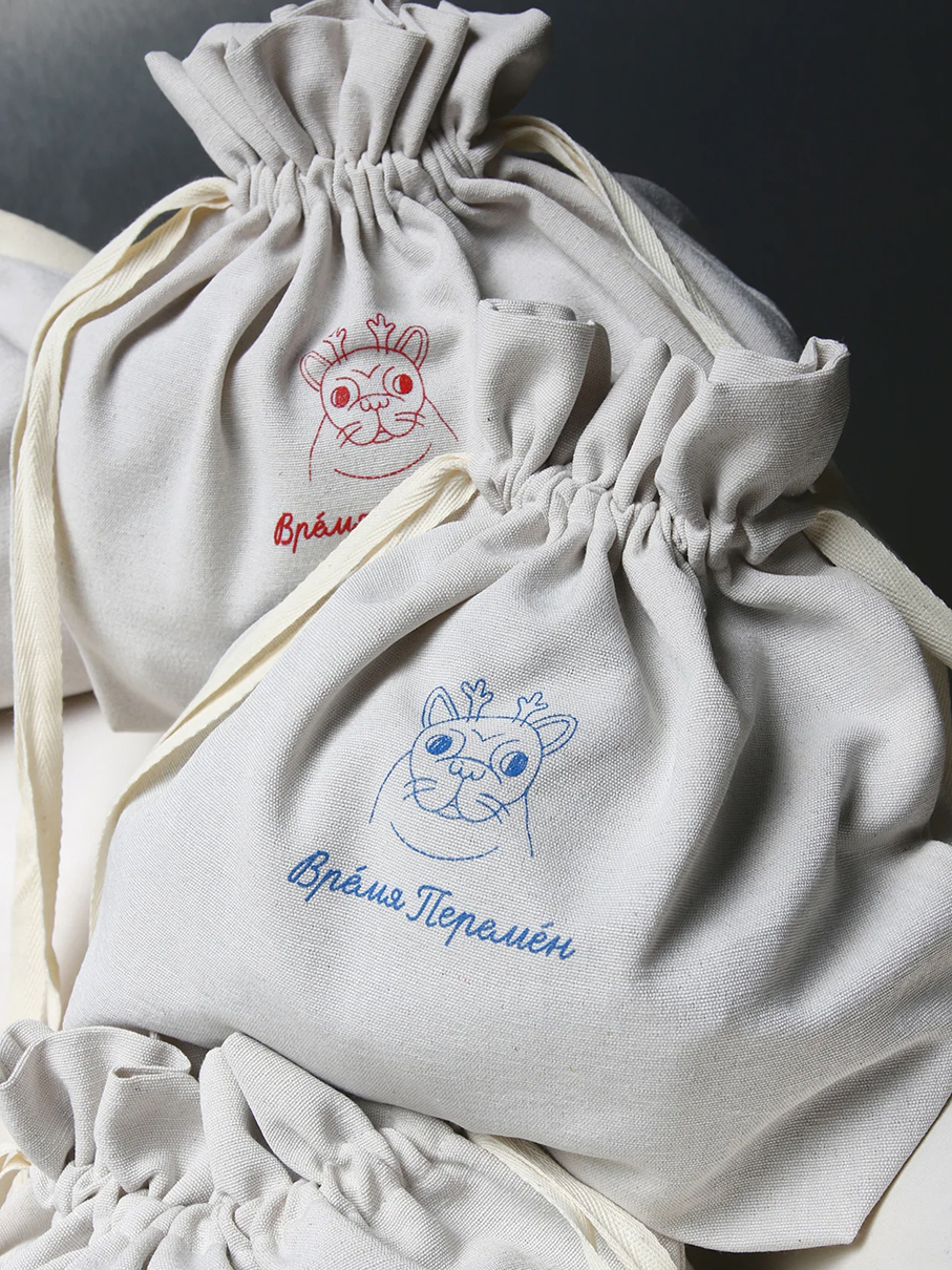 Встречают по обертке: варианты упаковки подарков к Новому году (фото 12)