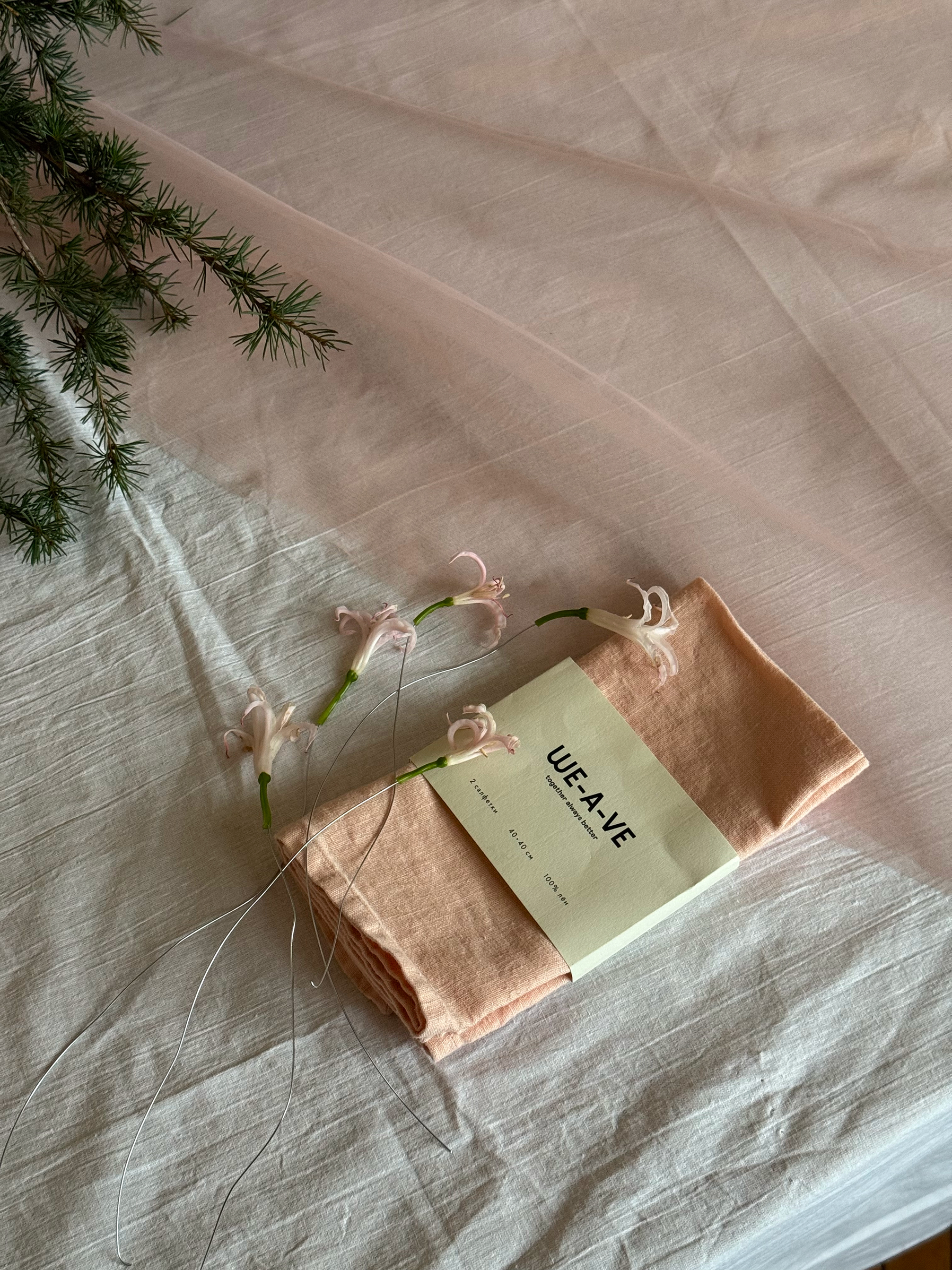 Цирковая эстетика, хвойные ветки и гималайский кедр: идеи новогодней сервировки от сет-дизайнеров (фото 7)