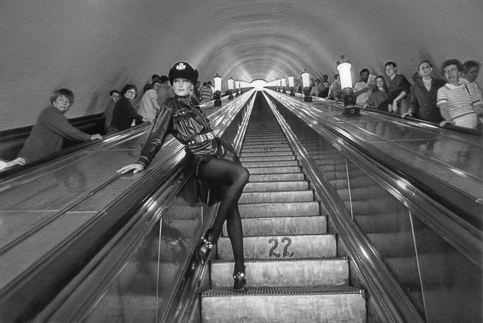 Муза Ива Сен-Лорана и первая леди Франции: Карла Бруни в 10 фотографиях (фото 4)