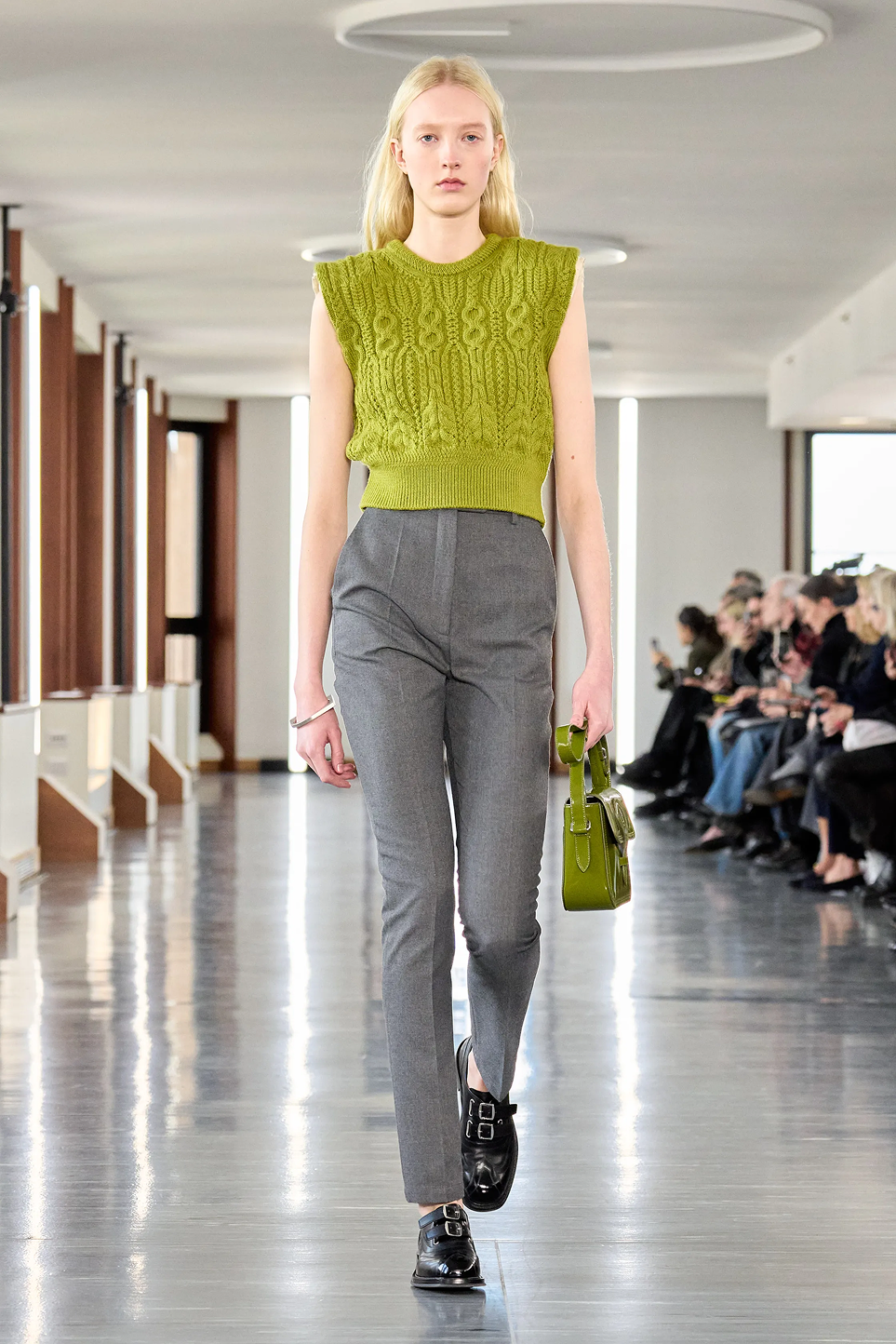 Круговорот в природе. Кадровые перестановки в фэшн-индустрии, которые случились в 2025 году (фото 89)