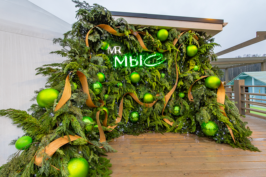 Компания MR декорировала офисы продаж к праздникам (фото 4)