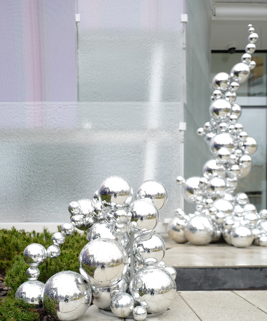 Компания MR декорировала офисы продаж к праздникам (фото 2)