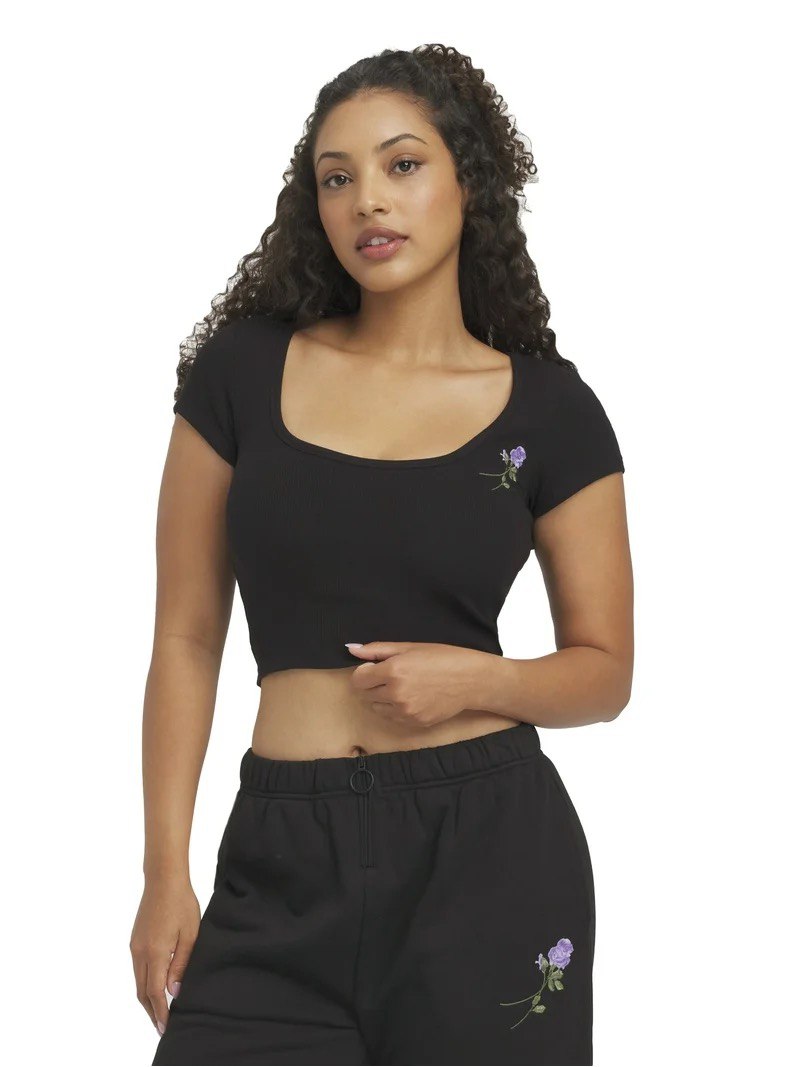 Милли Бобби Браун показала коллекцию нового бренда Mills by Millie Bobby Brown (фото 3)