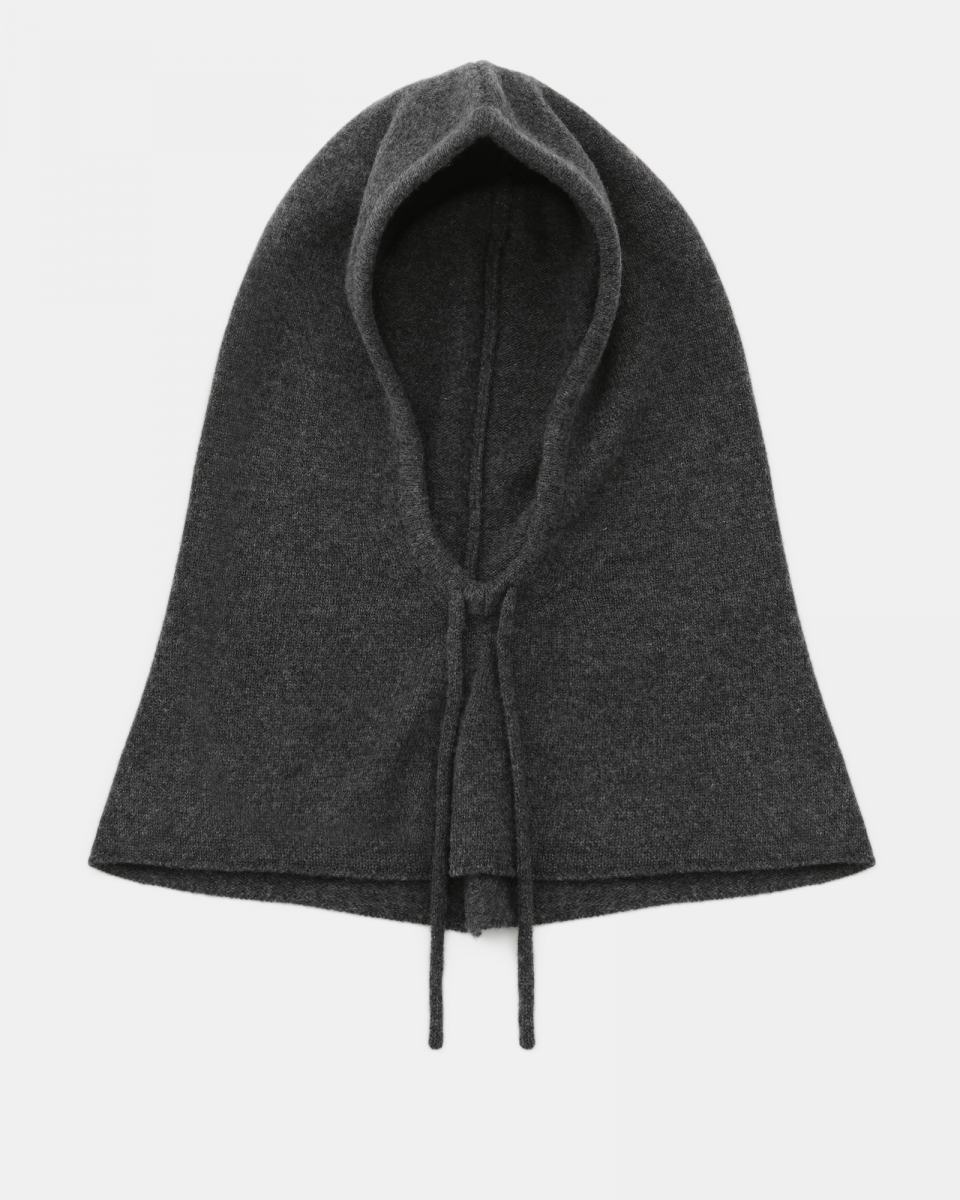 Голову в тепле. 20 модных шапок и головных уборов на зиму (фото 9)