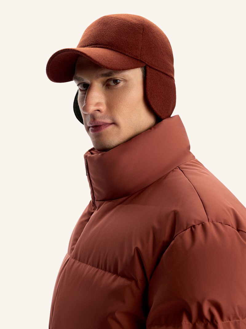 Голову в тепле. 20 модных шапок и головных уборов на зиму (фото 12)