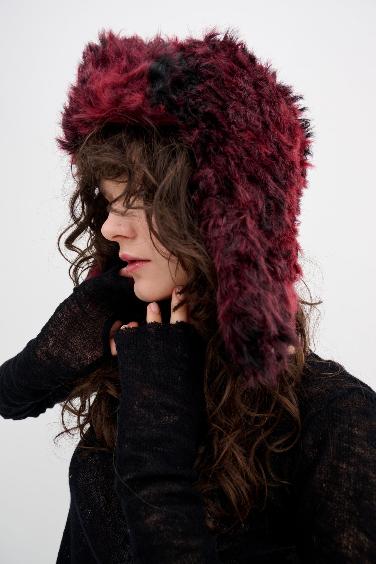 Голову в тепле. 20 модных шапок и головных уборов на зиму (фото 17)