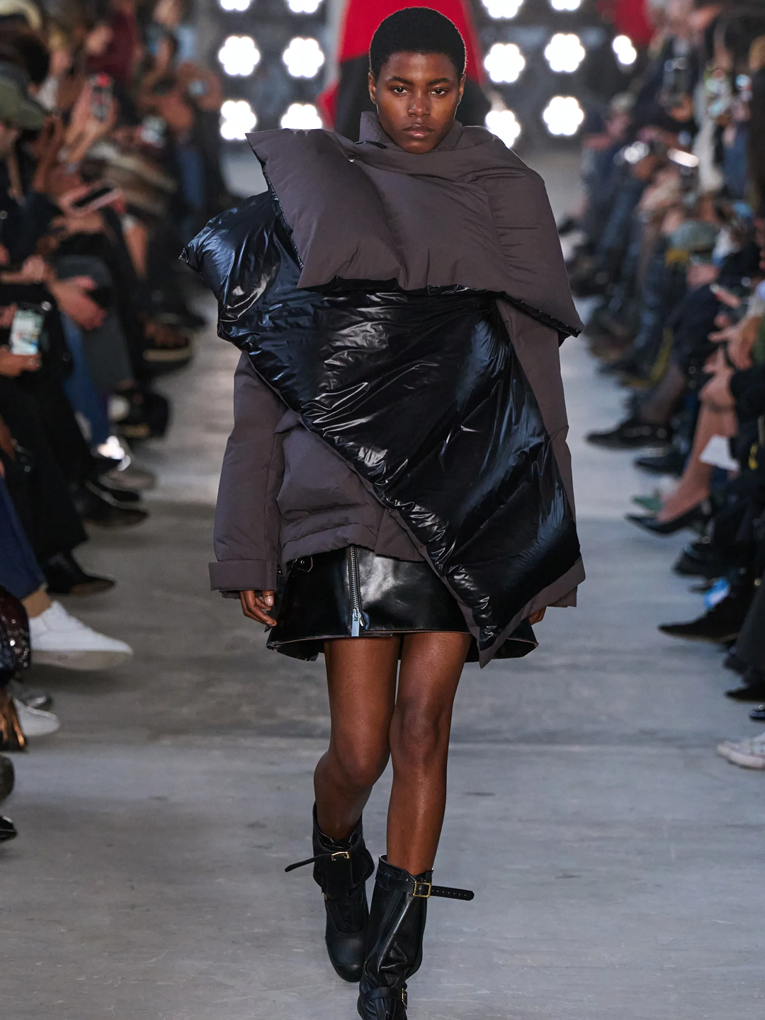 Какую одежду носить зимой? Вот пять модных идей для морозного дня (фото 3)