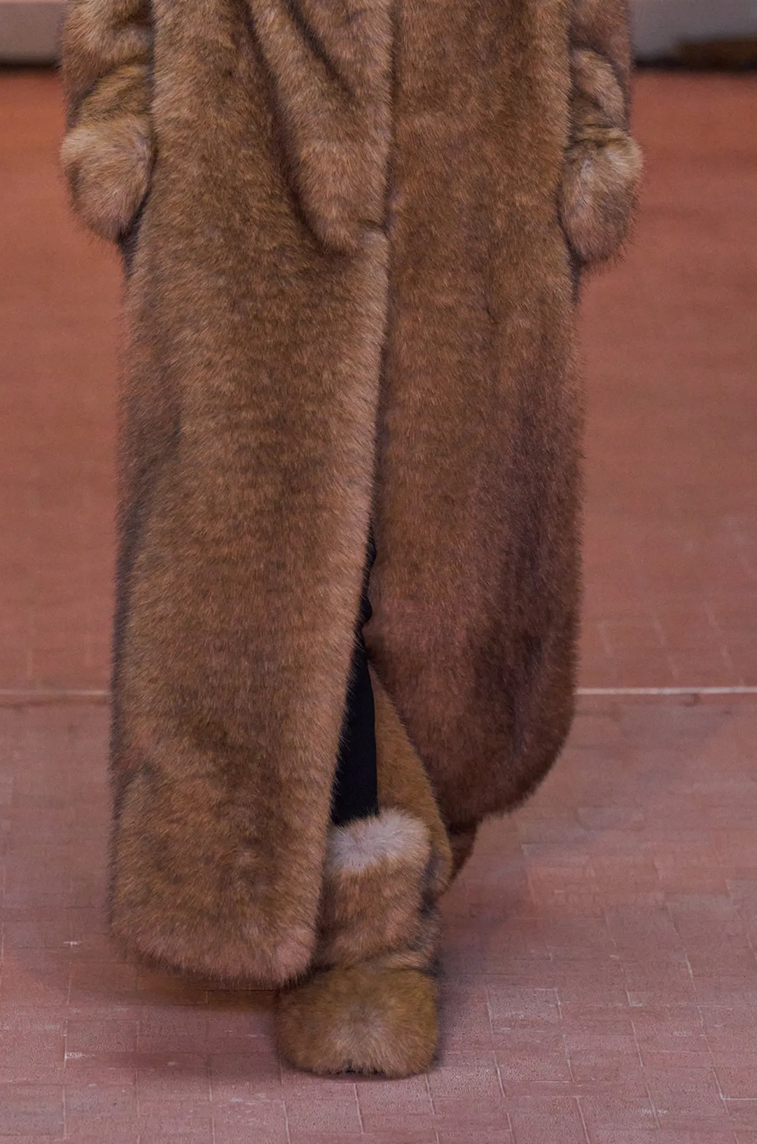 Какую одежду носить зимой? Вот пять модных идей для морозного дня (фото 11)