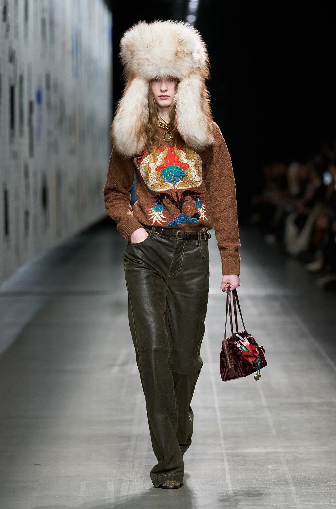 Какую одежду носить зимой? Вот пять модных идей для морозного дня (фото 36)