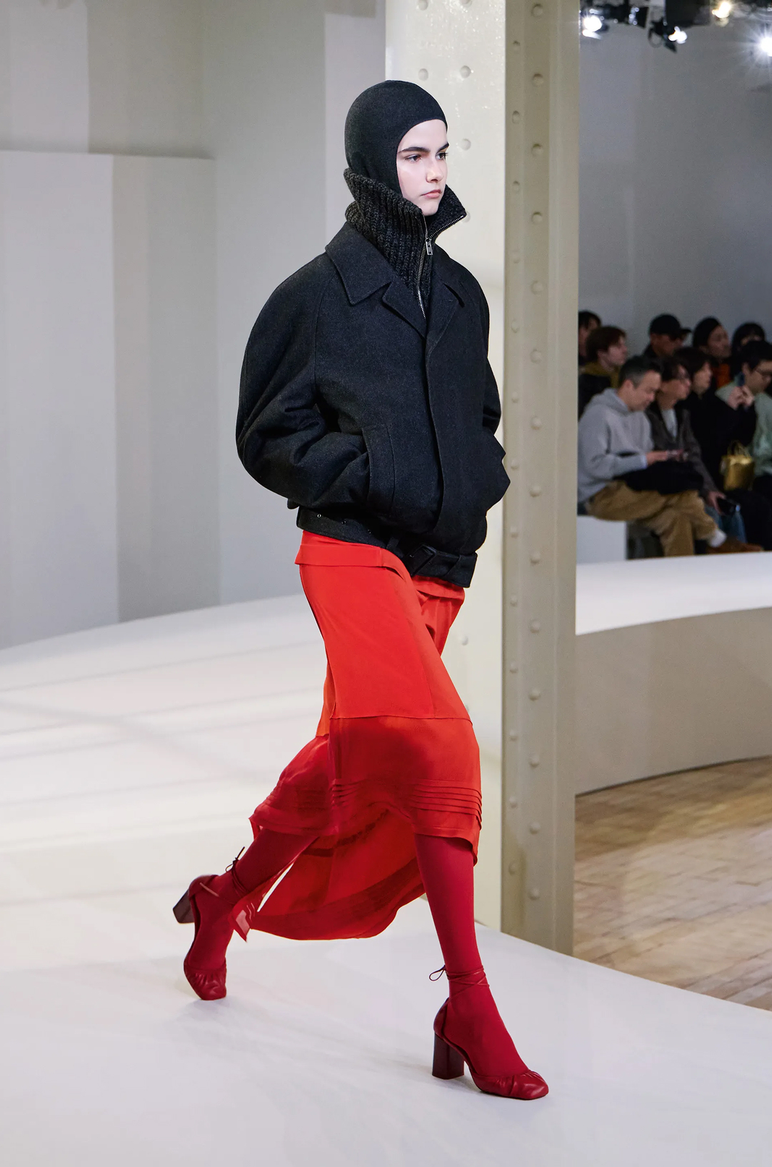 Какую одежду носить зимой? Вот пять модных идей для морозного дня (фото 40)