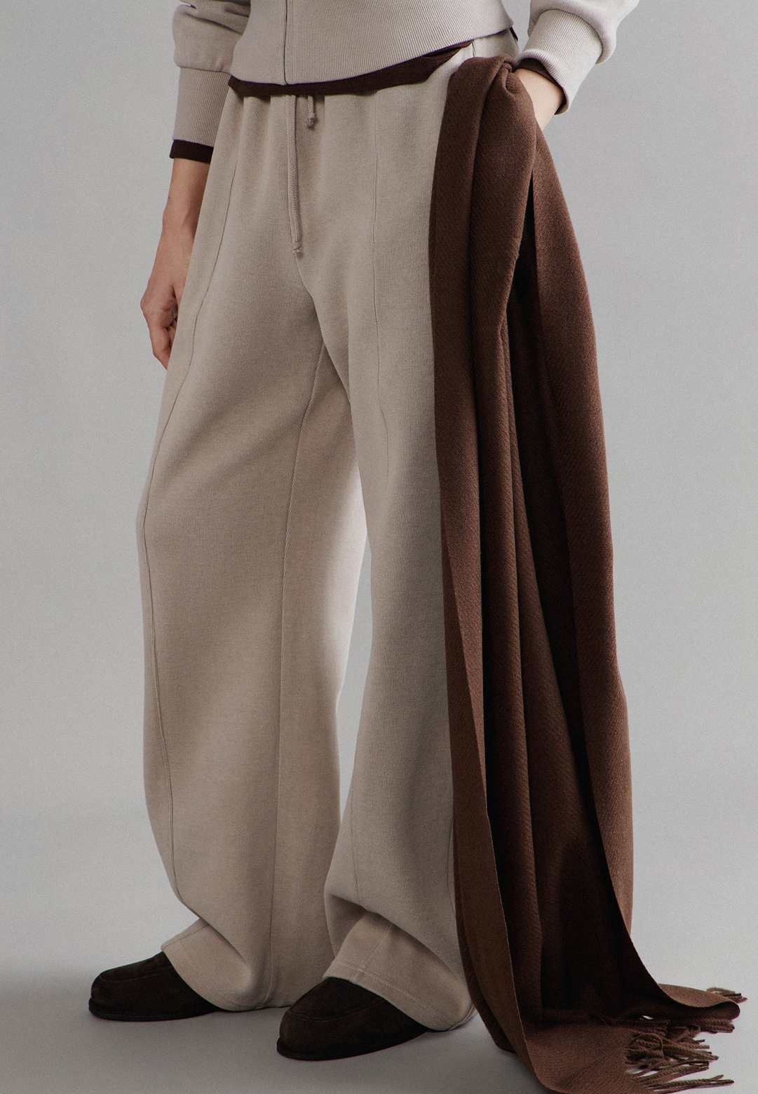 Какую одежду носить зимой? Вот пять модных идей для морозного дня (фото 23)