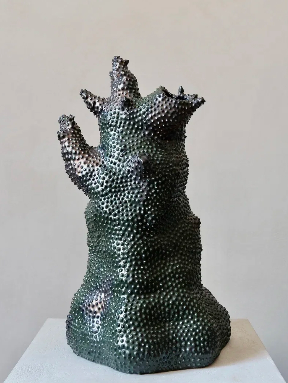 Керамика с характером. У каких российских художников искать объекты для интерьера (фото 3)