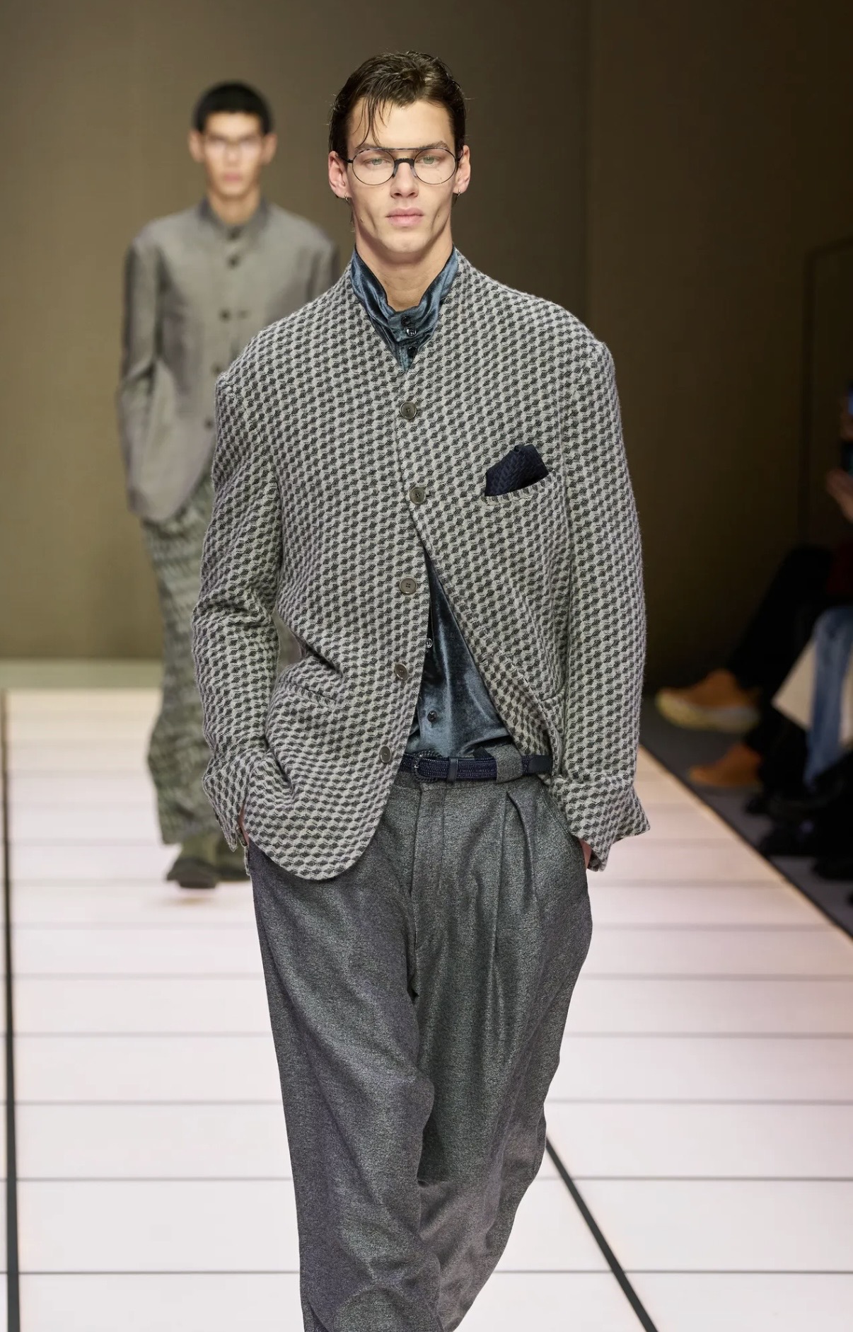 Вкрапления желтого и кокетливые завитки: бьюти-тренды мужской Недели моды осень-зима 2026 (фото 13)