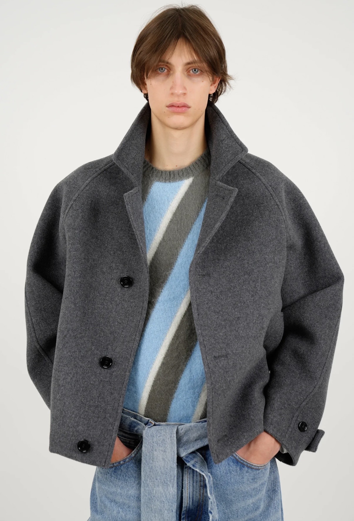 Вкрапления желтого и кокетливые завитки: бьюти-тренды мужской Недели моды осень-зима 2026 (фото 17)