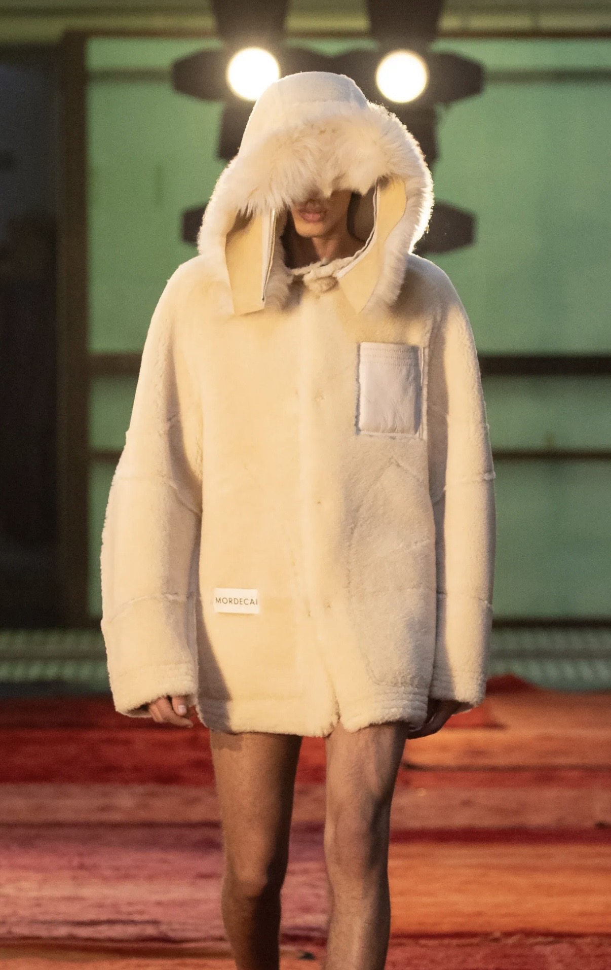 Вкрапления желтого и кокетливые завитки: бьюти-тренды мужской Недели моды осень-зима 2026 (фото 24)