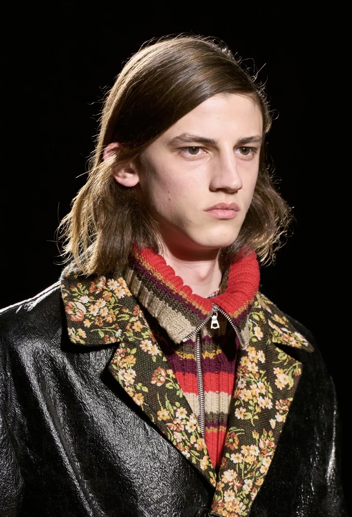 Вкрапления желтого и кокетливые завитки: бьюти-тренды мужской Недели моды осень-зима 2026 (фото 36)