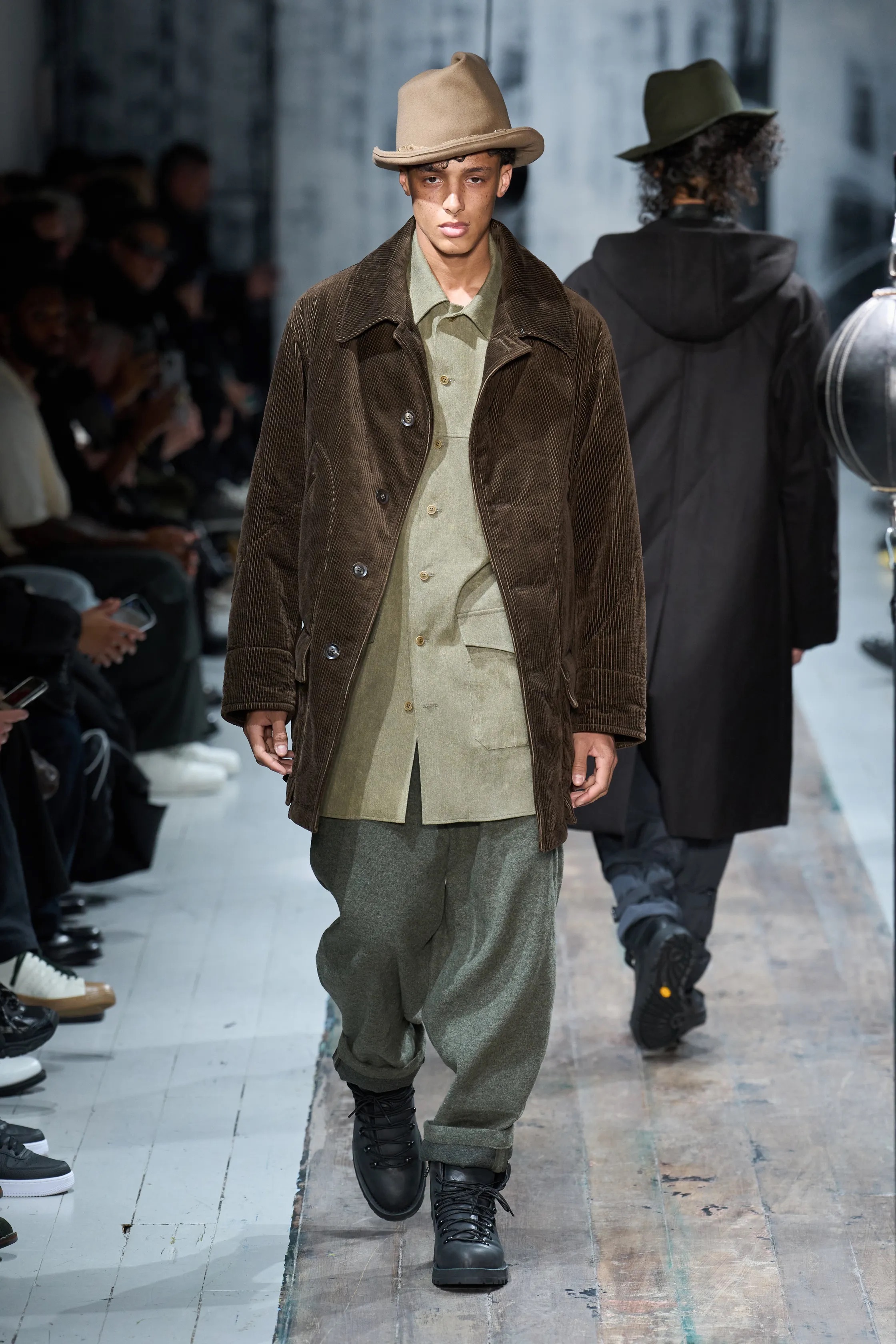Чему нас научили мужские коллекции сезона осень-зима 2026? Идеи для повседневного гардероба (фото 30)