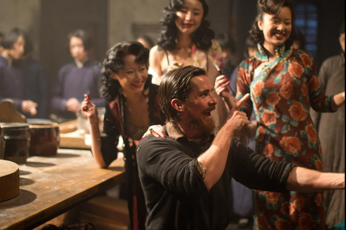 От «Американского психопата» до «Машиниста»:  10 лучших ролей Кристиана Бэйла. Выбор BURO. (фото 15)