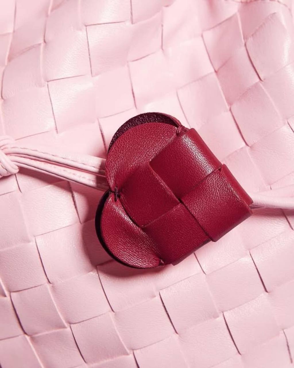 Bottega Veneta выпустил коллекцию ко Дню святого Валентина (фото 8)