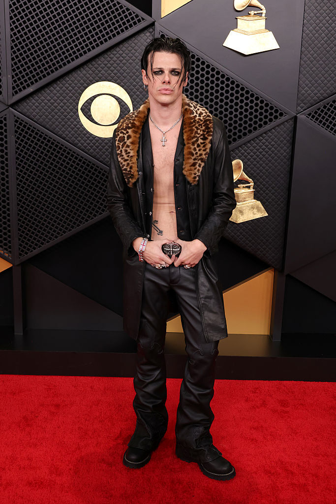 Сабрина Карпентер в Valentino и Майли Сайрус в Celine: лучшие образы красной дорожки «Грэмми-2026» (фото 2)