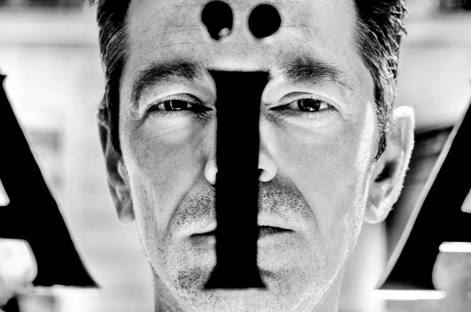 Сумка Le Teckel и показы в собственном доме. Чем запомнилась эпоха Питера Мюлье в Alaїa (фото 1)