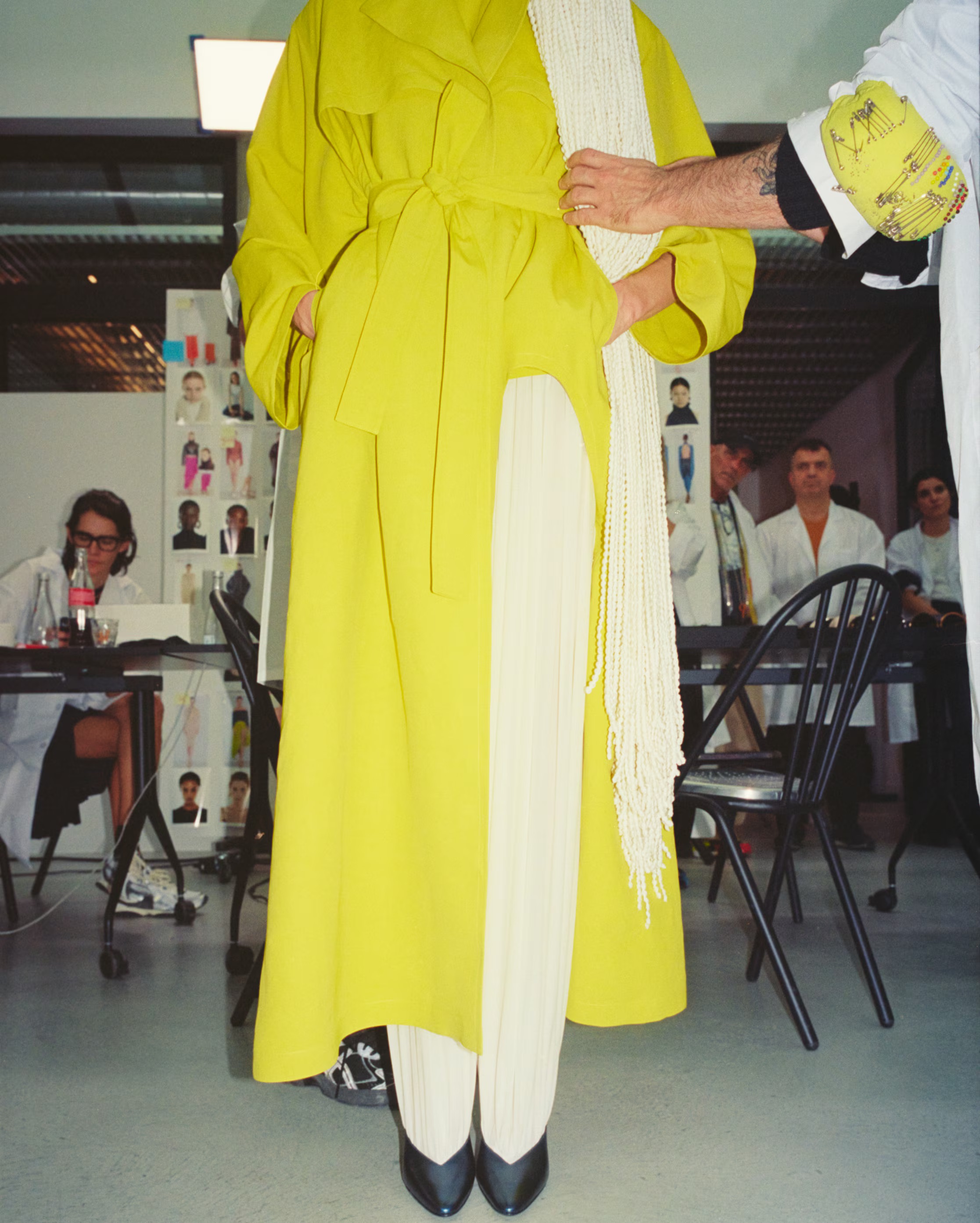 Сумка Le Teckel и показы в собственном доме. Чем запомнилась эпоха Питера Мюлье в Alaїa (фото 4)