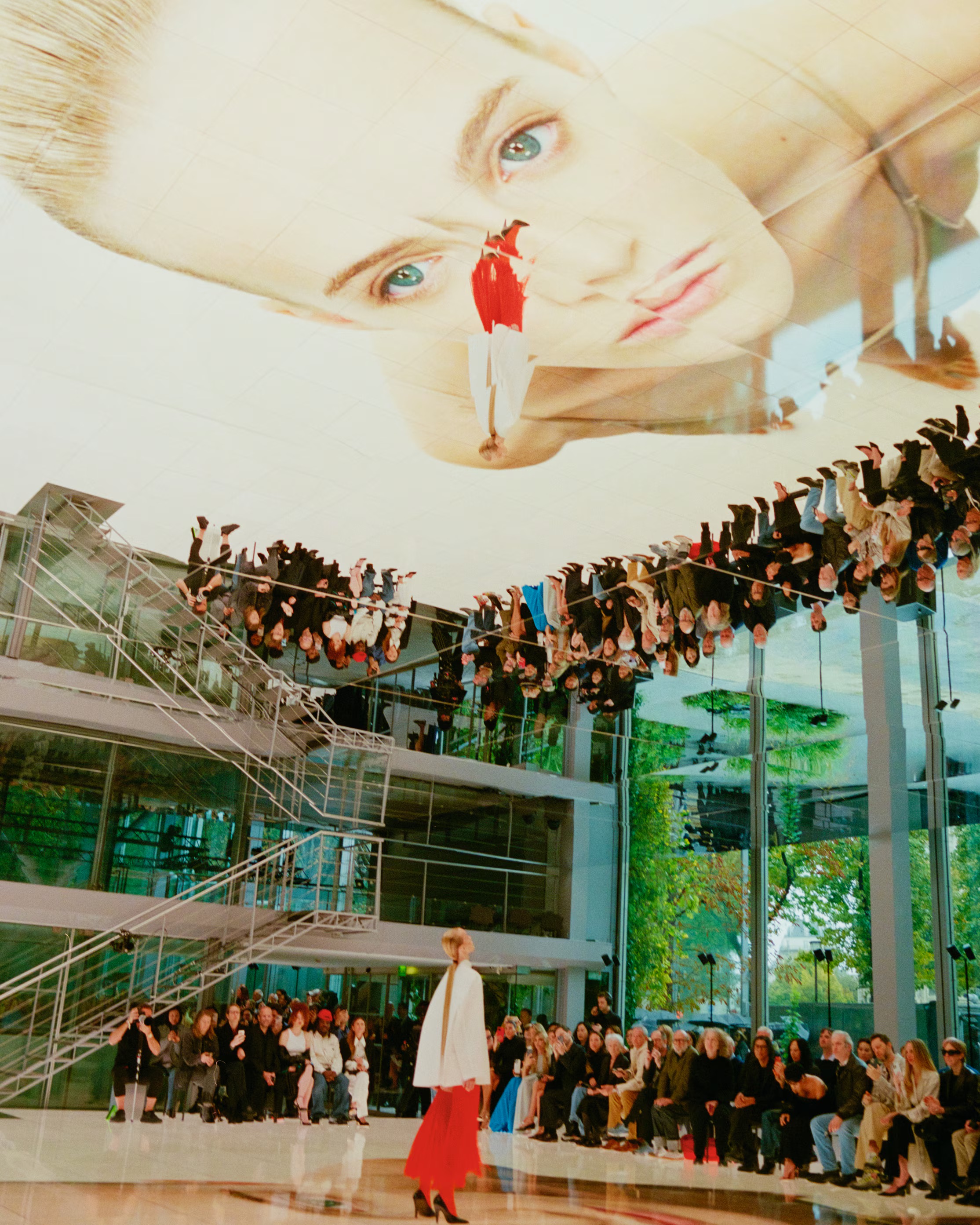 Сумка Le Teckel и показы в собственном доме. Чем запомнилась эпоха Питера Мюлье в Alaїa (фото 5)