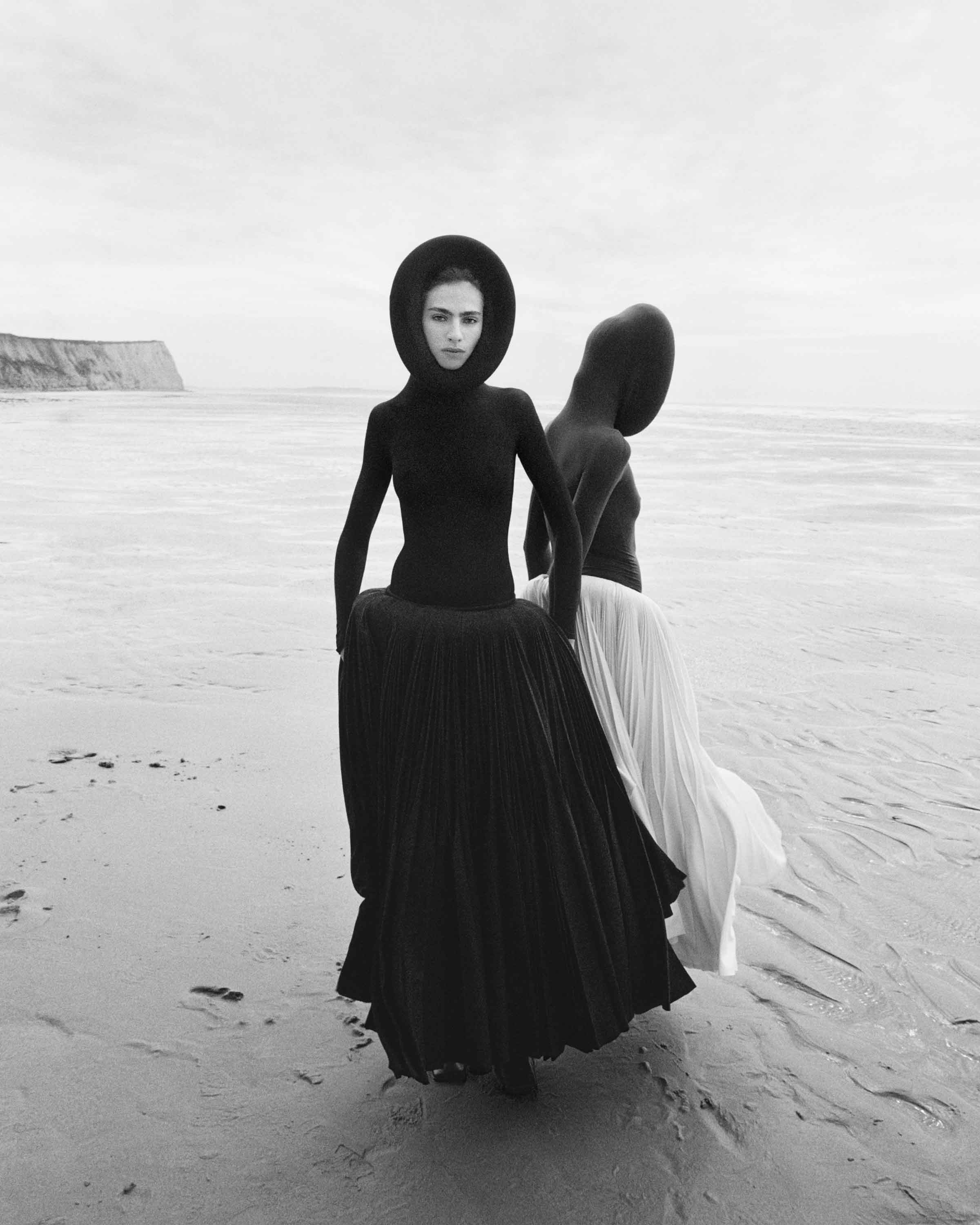 Сумка Le Teckel и показы в собственном доме. Чем запомнилась эпоха Питера Мюлье в Alaїa (фото 24)