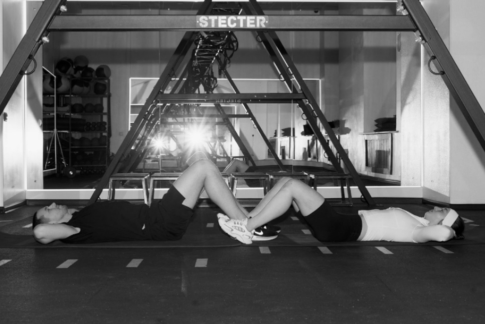 Как провести тренировку TRX дома? Показывает тренер (фото 9)