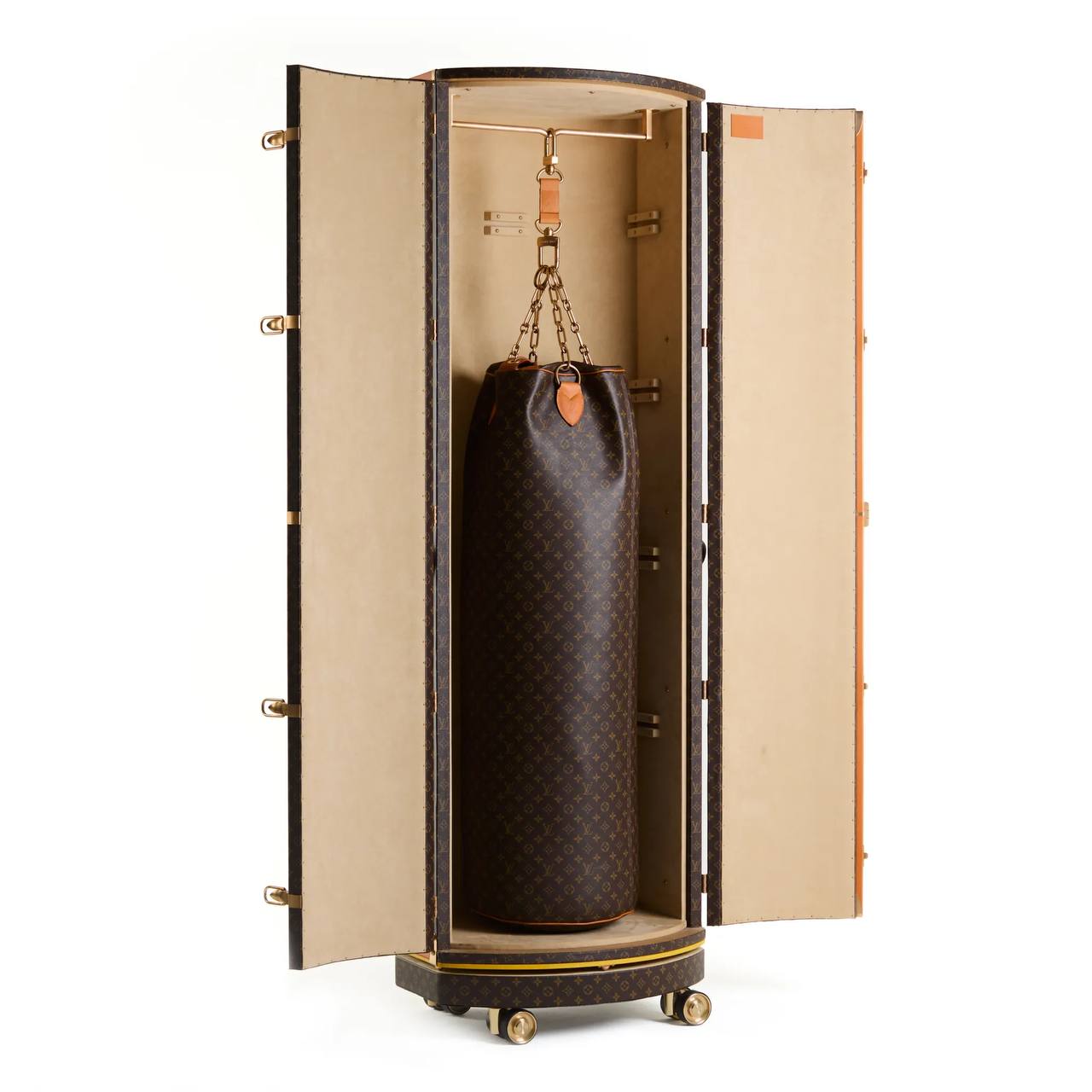 Вещи телохранителя Карла Лагерфельда продадут на аукционе (фото 3)