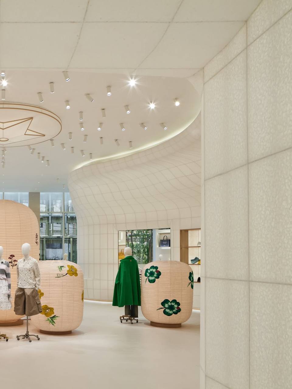 Dior открыл новый бутик в Токио (фото 4)
