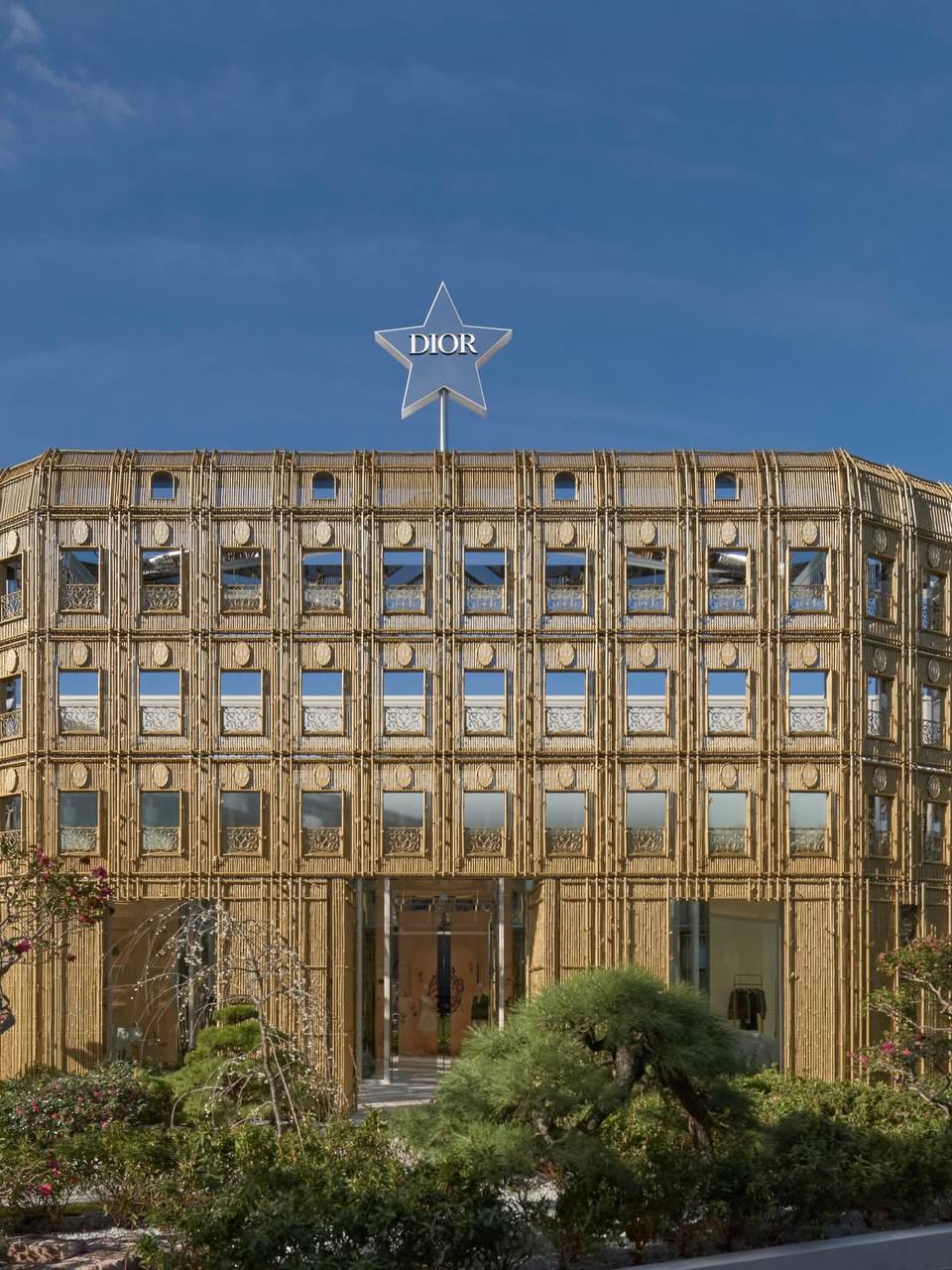Dior открыл новый бутик в Токио (фото 1)