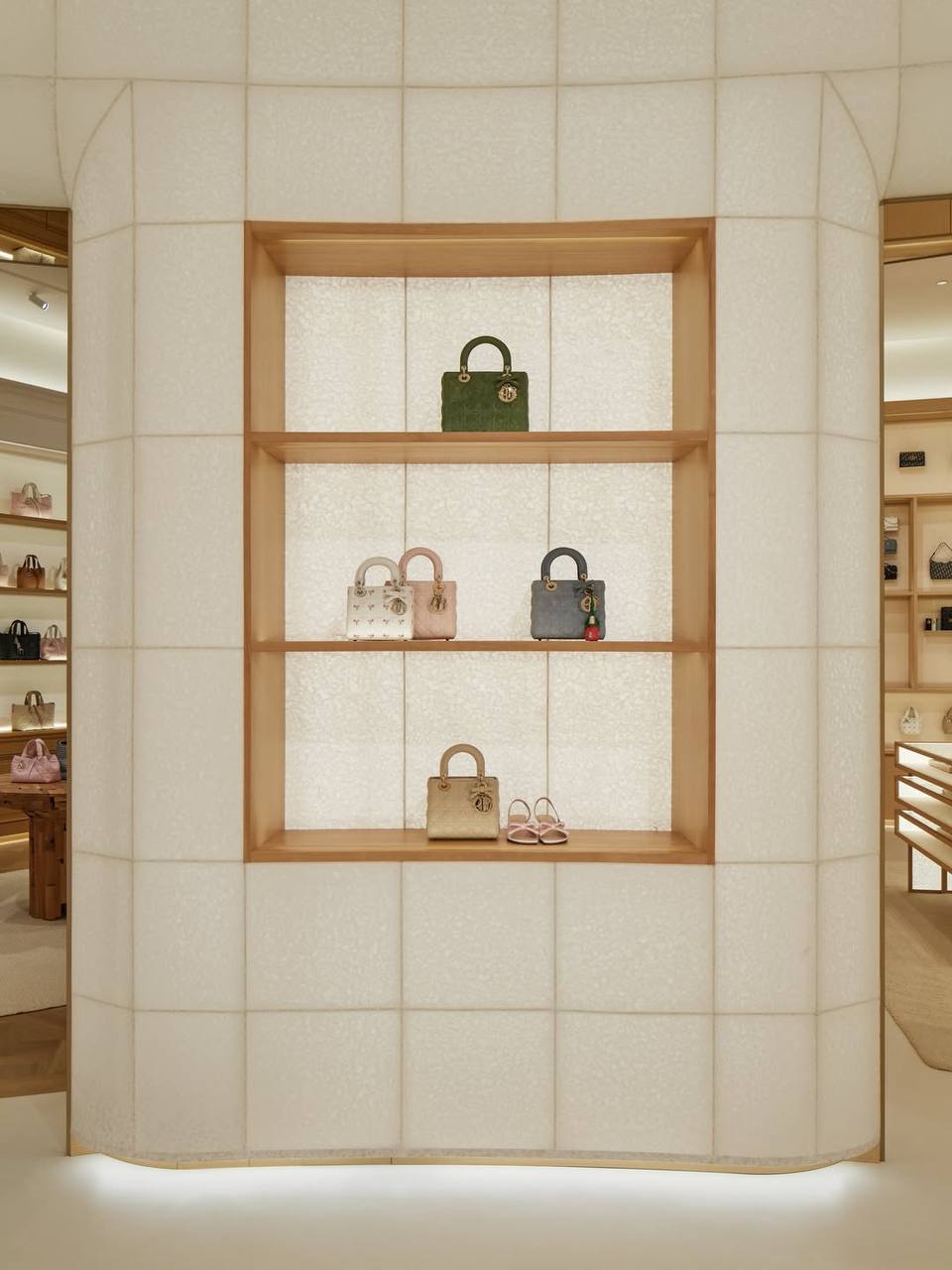 Dior открыл новый бутик в Токио (фото 2)