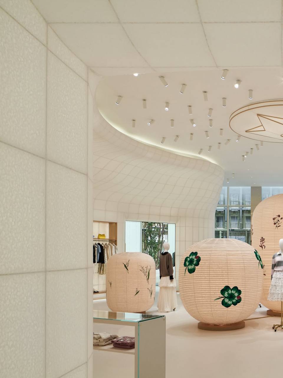 Dior открыл новый бутик в Токио (фото 3)