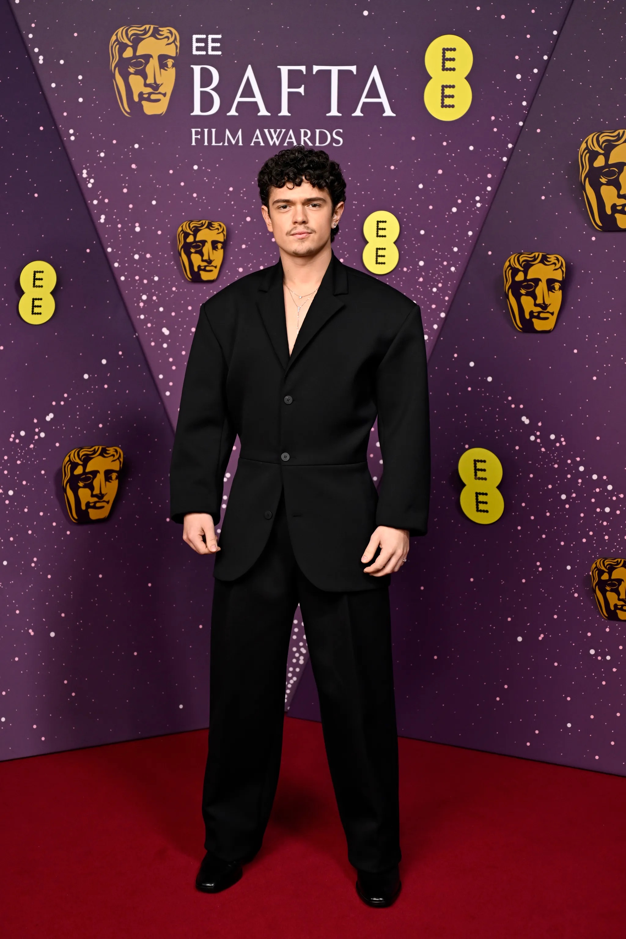 Моника Беллуччи в Saint Laurent и Тимоти Шаламе в Givenchy: красная дорожка BAFTA-2026 (фото 22)