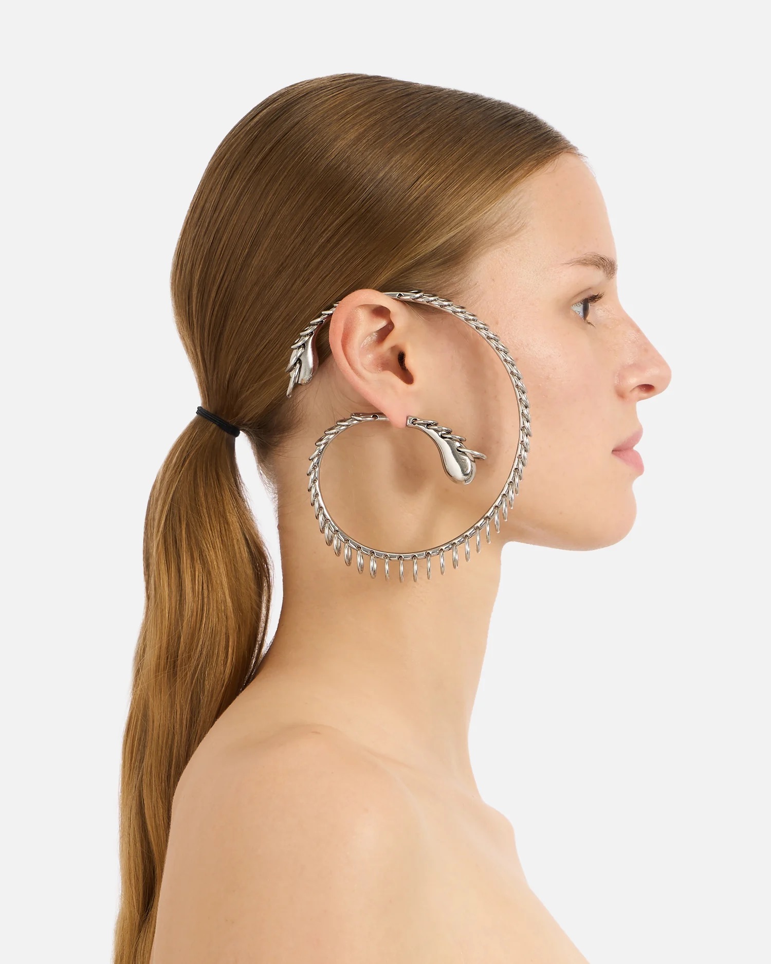 Королевская роскошь, минимальный минимализм и другие бижу-тренды весна-лето 2026 (фото 7)