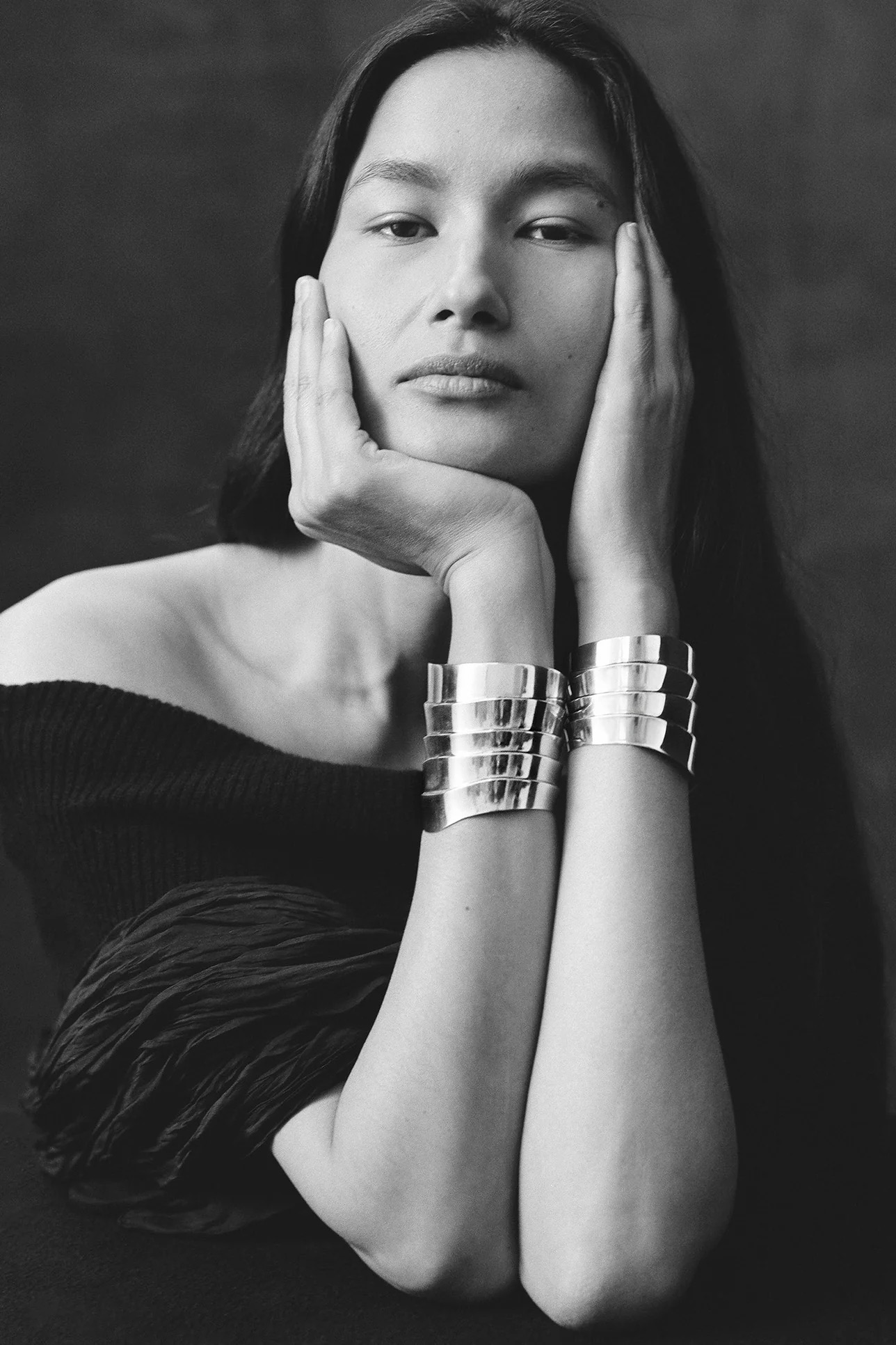 Королевская роскошь, минимальный минимализм и другие бижу-тренды весна-лето 2026 (фото 21)